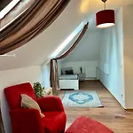 148qm Apartment, Naehe Duesseldorf, 4 Schlafzimmer, Privater Parkplatz דיסבורג
