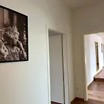 148qm Apartment, Naehe Duesseldorf, 4 Schlafzimmer, Privater Parkplatz 아파트 *