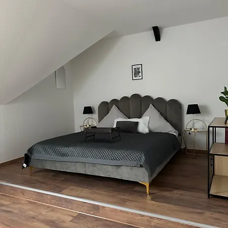 148qm Apartment, Naehe Duesseldorf, 4 Schlafzimmer, Privater Parkplatz Апартаменты