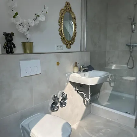 148qm Apartment, Naehe Duesseldorf, 4 Schlafzimmer, Privater Parkplatz * Дуйсбург