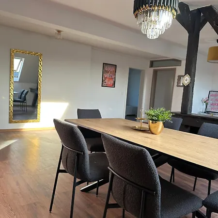 148qm Apartment, Naehe Duesseldorf, 4 Schlafzimmer, Privater Parkplatz * Дуйсбург