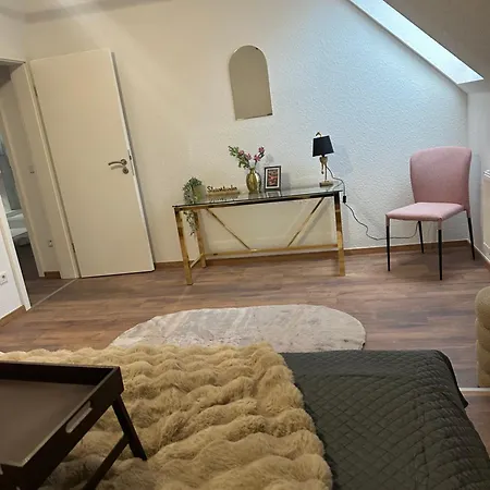 148qm Apartment, Naehe Duesseldorf, 4 Schlafzimmer, Privater Parkplatz Дуйсбург