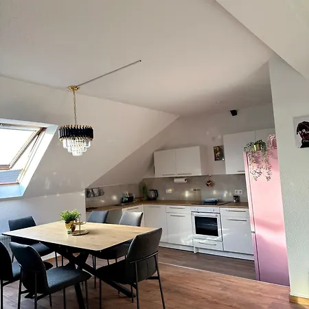 148qm Apartment, Naehe Duesseldorf, 4 Schlafzimmer, Privater Parkplatz * Duisburgo