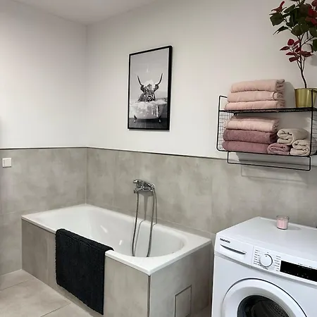 148qm Apartment, Naehe Duesseldorf, 4 Schlafzimmer, Privater Parkplatz Apartamento Duisburgo