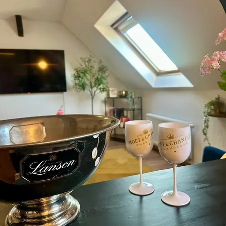 Апартаменты 148qm Apartment, Naehe Duesseldorf, 4 Schlafzimmer, Privater Parkplatz