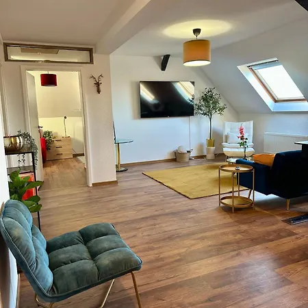 148qm Apartment, Naehe Duesseldorf, 4 Schlafzimmer, Privater Parkplatz