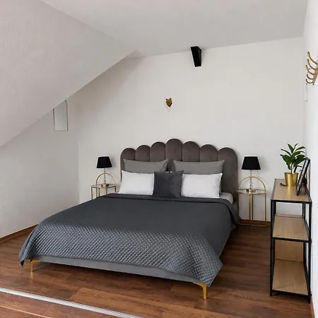 148qm Apartment, Naehe Duesseldorf, 4 Schlafzimmer, Privater Parkplatz 杜伊斯堡