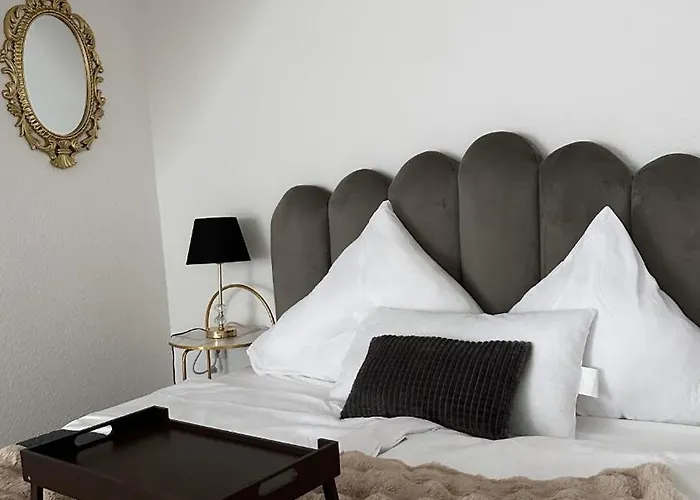 148qm Apartment, Naehe Duesseldorf, 4 Schlafzimmer, Privater Parkplatz Appartamento Duisburgo