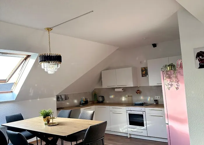 148qm Apartment, Naehe Duesseldorf, 4 Schlafzimmer, Privater Parkplatz * Duisburgo